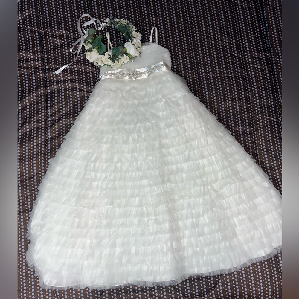 David’s Bridal Ivory Flower Girl Dress Comes with Flower Crown Size 6
